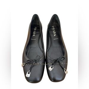 Prada Black Calfskin Leather Classic Luxury Round Toe Ballet Flats Size 39